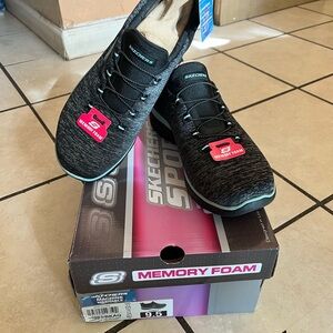 NIB Skeckers Summit Quick Getaway  Slip Ons Size 9.5